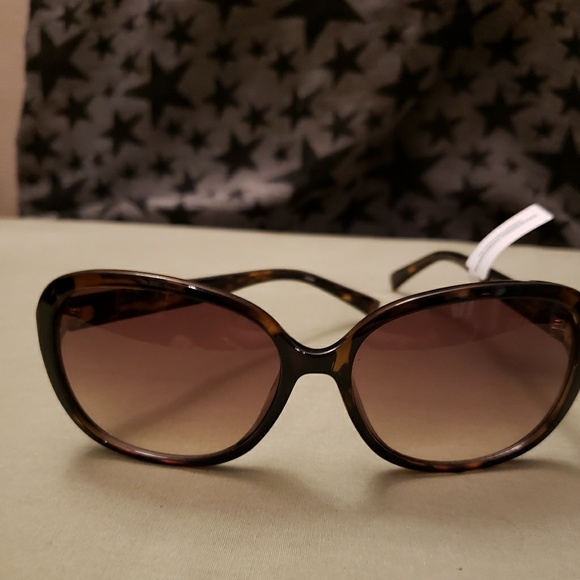 Calvin Klein Accessories - Calvin Klein Polarized Havana Cat Eye Sunglasses